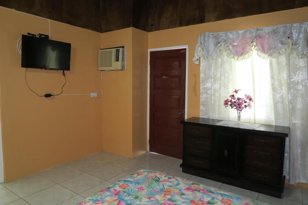 Enchanted Villas Inn Montego Bay Exterior photo