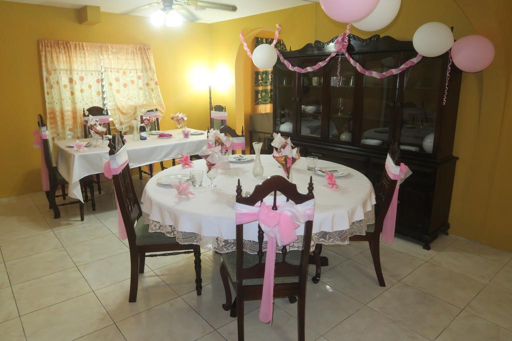 Enchanted Villas Inn Montego Bay Exterior photo