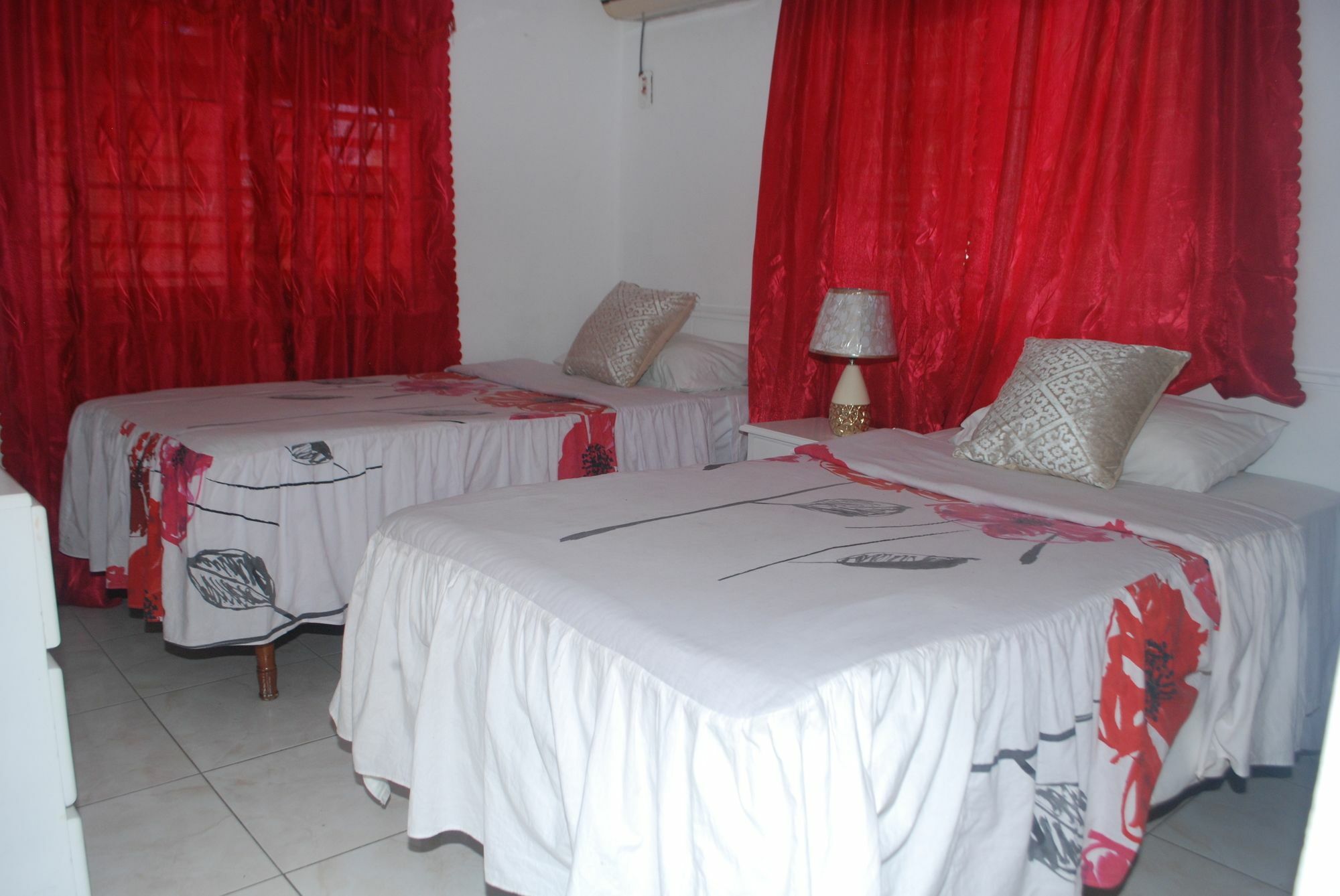 Enchanted Villas Inn Montego Bay Exterior photo